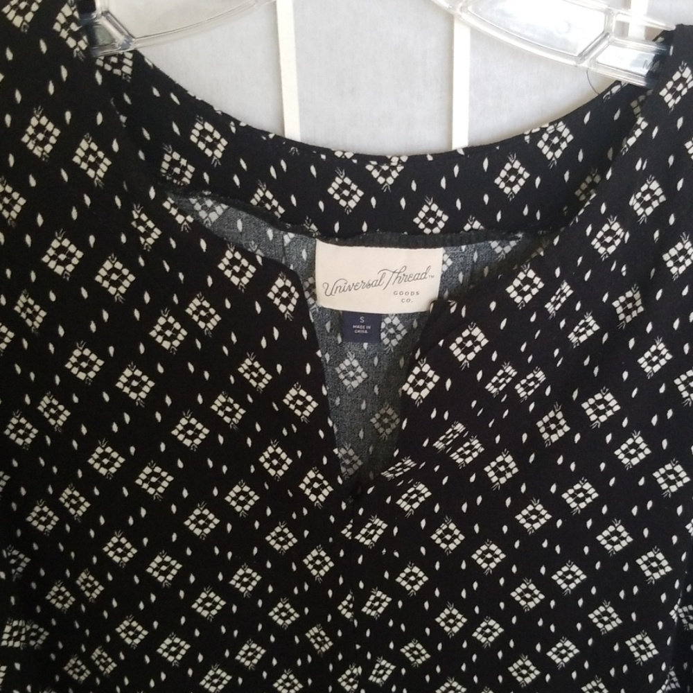 Universal Thread Top - Picture 2 of 7